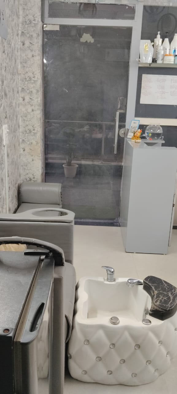 Natural beauty salon details